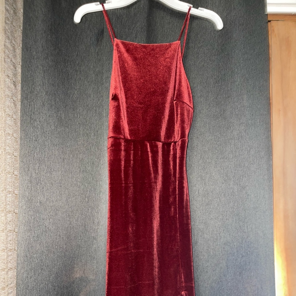 Short velvet mini dress with slit. Fits tight